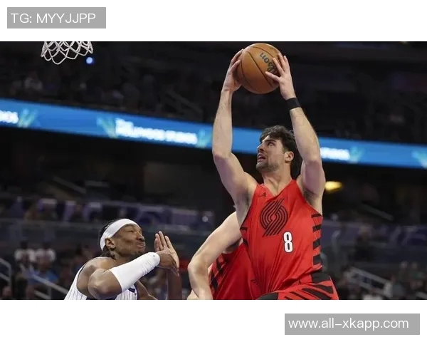 克林根场边指导杨瀚森展现深厚情谊引发媒体热议